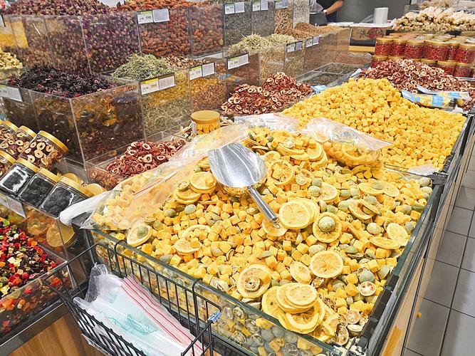 敞開銷售無(wú)遮蓋，散裝食品裸售隱患多